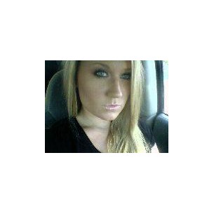                     caitlin916                