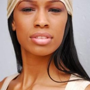                     naomii                