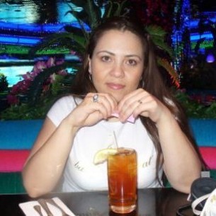                     Robyne                