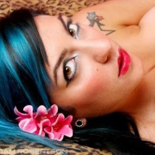                     pinupdoll                